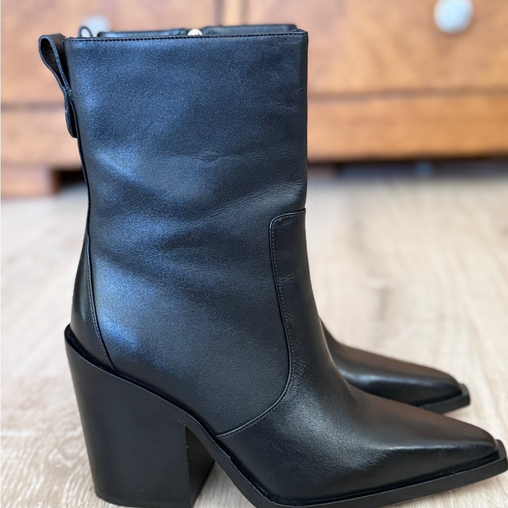 Larroude Elegant Black Leather Heeled Boots. Size 8 - Picture 10 of 15